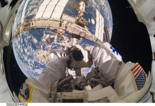Illustration for article titled Selfies In Space!